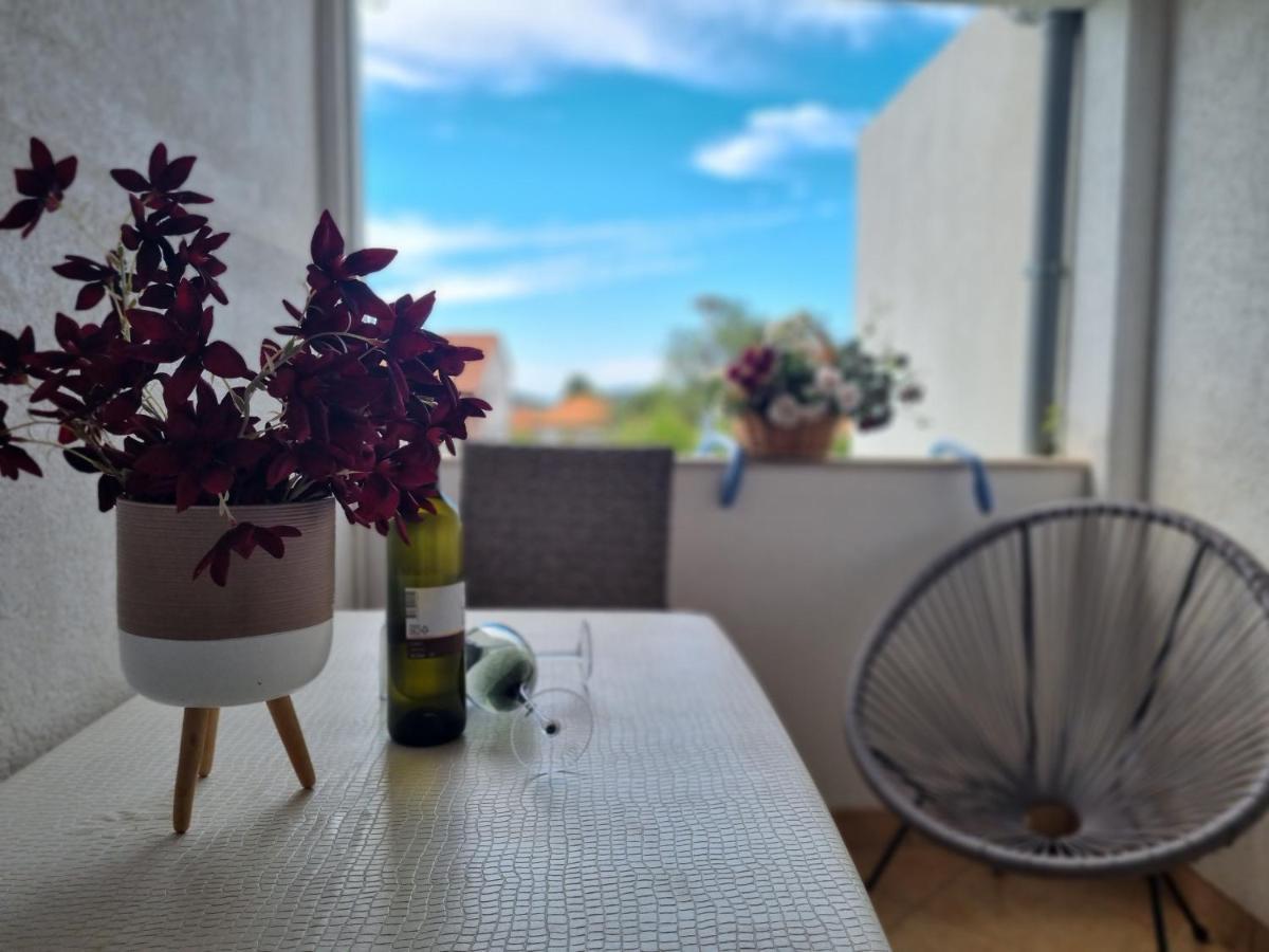 1 Apartment *